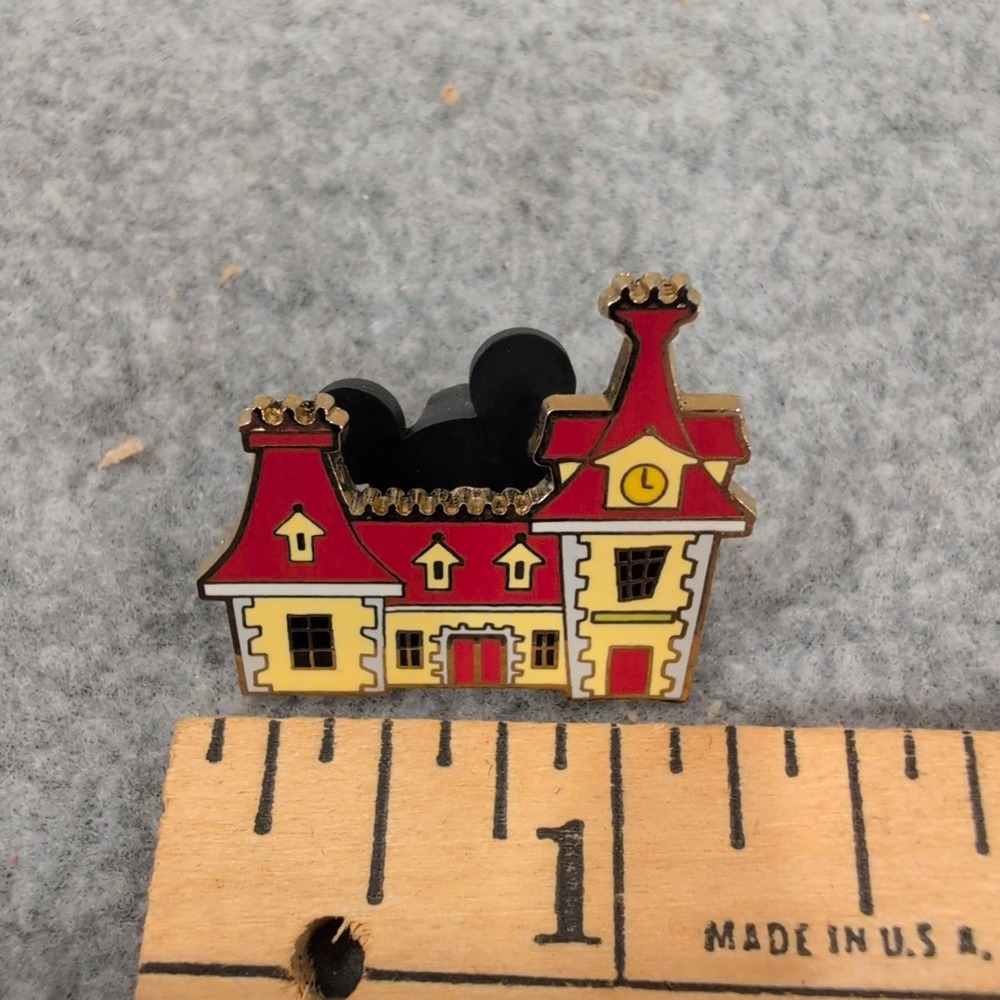 Disney Toontown Firehouse Enamel Trading Pin Mickey Mouse Disneyland Red Yellow - Picture 2 of 4